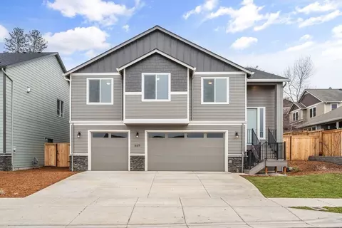 669 Old Waverly Way, Eagle Point, OR 97524