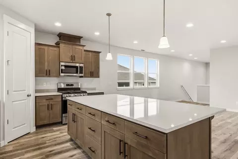 Kitchen - 669 Old Waverly Way, Eagle Point, OR 97524 photo 2 of 2