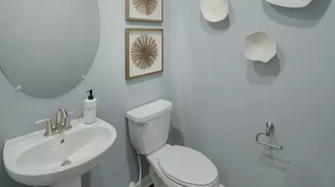 Bath - 85 Sandy Bottom Cir, Ranson, WV 25438 photo 5 of 11