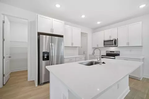 Kitchen - 10713 Wading River Ave, Parrish, FL 34219 photo 1 of 7