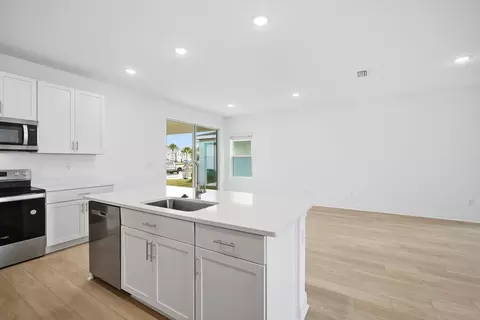 Kitchen - 10713 Wading River Ave, Parrish, FL 34219 photo 2 of 7