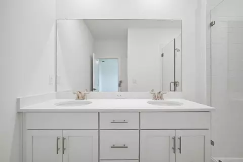 Bath - 10713 Wading River Ave, Parrish, FL 34219 photo 3 of 3