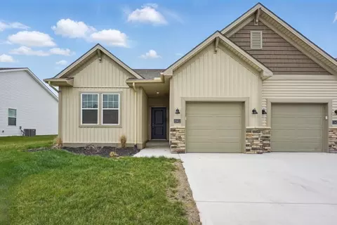 12405 S Acacia Dr, Lake Lotawana, MO 64086