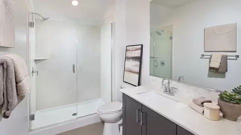 Bath - 5567 Dora Way, Oceanside, CA 92057 photo 5 of 8