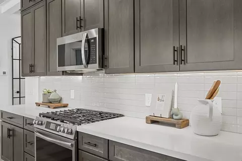 Kitchen - 2604 S Gamma Loop, Flagstaff, AZ 86001 photo 5 of 10