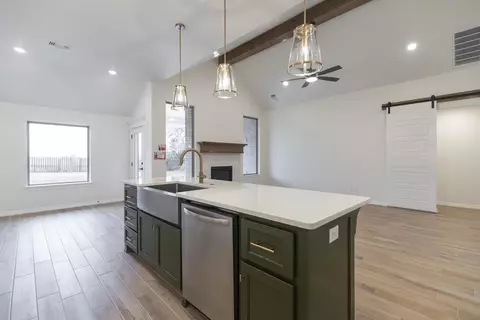 Kitchen - 701 Still Mdws, Guthrie, OK 73044 photo 4 of 9
