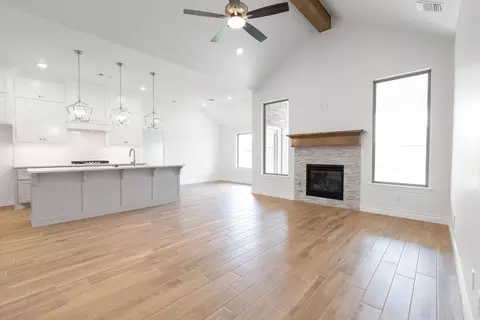 Living - 701 Still Mdws, Guthrie, OK 73044 photo 3 of 10