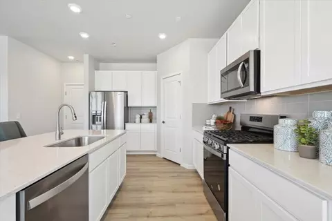 Kitchen - 9471 Biscay Ct, Commerce City, CO 80022 photo 4 of 5