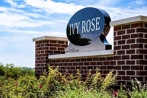 View/Area - 5236 Ivy Rose Ln, Cincinnati, OH 45247 photo 6 of 16