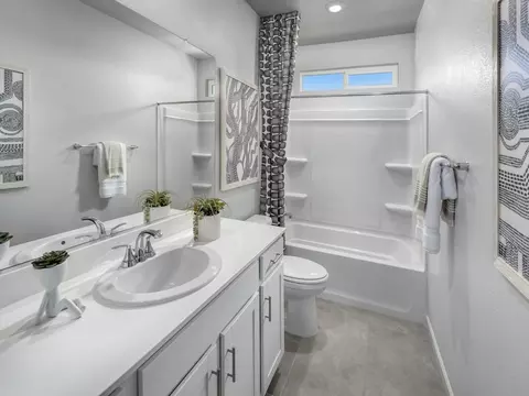 Bath - 2491 Zellerbach St, Manteca, CA 95337 photo 1 of 2