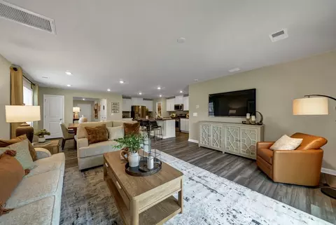 Living - 307 Broadway Ave, Gaston, SC 29053 photo 4 of 5