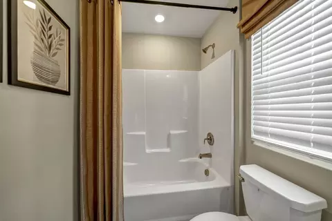 Bath - 307 Broadway Ave, Gaston, SC 29053 photo 4 of 11
