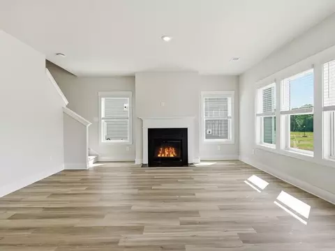 Living - 512 Hadlow St, Greer, SC 29651 photo 2 of 5