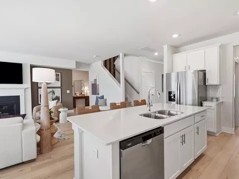 Kitchen - 512 Hadlow St, Greer, SC 29651 photo 4 of 4