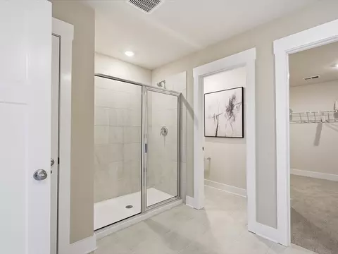 Bath - 512 Hadlow St, Greer, SC 29651 photo 4 of 6