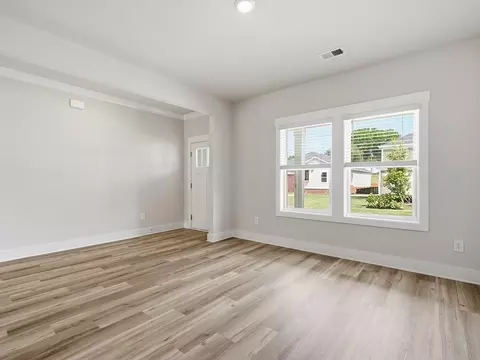 Living - 512 Hadlow St, Greer, SC 29651 photo 1 of 5
