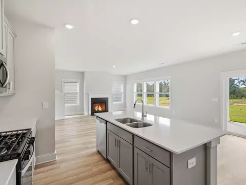 Kitchen - 512 Hadlow St, Greer, SC 29651 photo 2 of 3