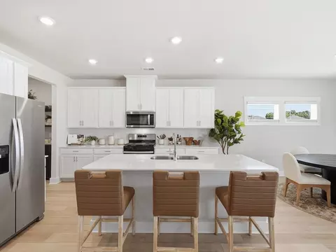 Kitchen - 512 Hadlow St, Greer, SC 29651 photo 2 of 4