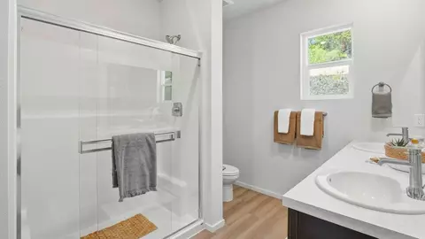 Bath - 5271 E Mckinnon Ln, Spokane, WA 99217 photo 4 of 4