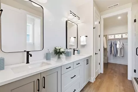 Bath - 60931 SE Ambassador Dr, Bend, OR 97702 photo 1 of 1