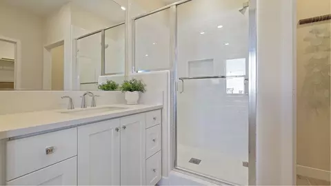 Bath - 26817 Echelon Pl, Valencia, CA 91381 photo 2 of 5