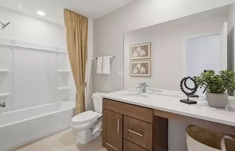 Bath - 1097 Horizon Dr, Bartlett, IL 60103 photo 3 of 3