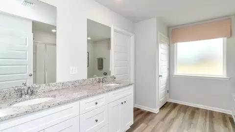 Bath - 8123 David Mccampbell Dr, Mobile, AL 36619 photo 5 of 6