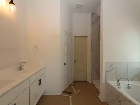 Bath - 922 Garden Path Dr, Willis, TX 77378 photo 2 of 3