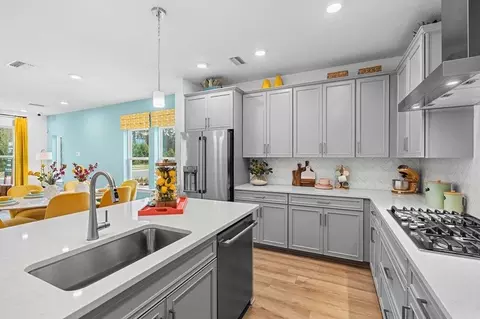 Kitchen - 724 Windchime St, Yulee, FL 32097 photo 3 of 4