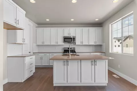 Kitchen - 6740 N Desert Crk, Eagle Mountain, UT 84005 photo 1 of 5
