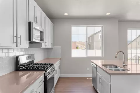 Kitchen - 6740 N Desert Crk, Eagle Mountain, UT 84005 photo 2 of 5