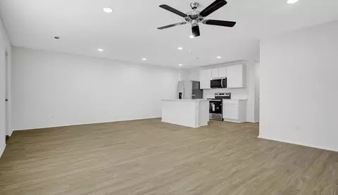 Living - 1695 Ridgeview Dr, Springdale, AR 72762 photo 1 of 2