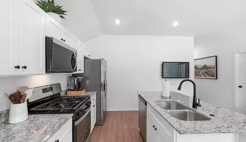 Kitchen - 1695 Ridgeview Dr, Springdale, AR 72762 photo 3 of 3