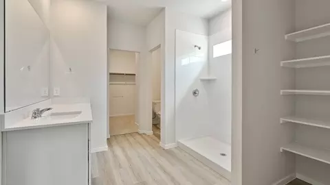 Bath - 1010 Blue Stone Dr, Beasley, TX 77417 photo 2 of 7