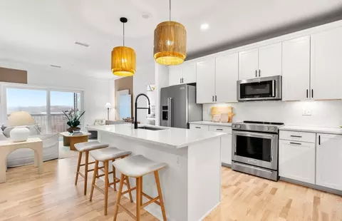 Kitchen - 30 E Point Dr, Rumford, RI 02916 photo 5 of 7