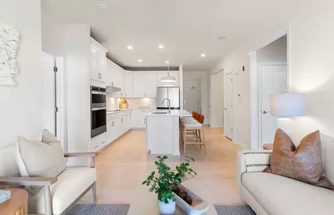 Kitchen - 30 E Point Dr, Rumford, RI 02916 photo 4 of 7