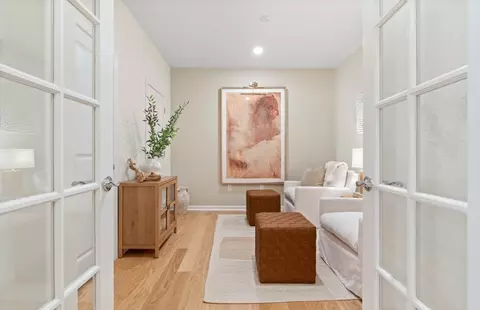 Entry Way - 30 E Point Dr, Rumford, RI 02916 photo 4 of 4
