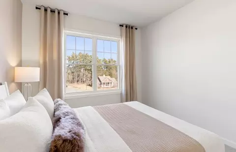 Bedroom - 30 E Point Dr, Rumford, RI 02916 photo 8 of 8