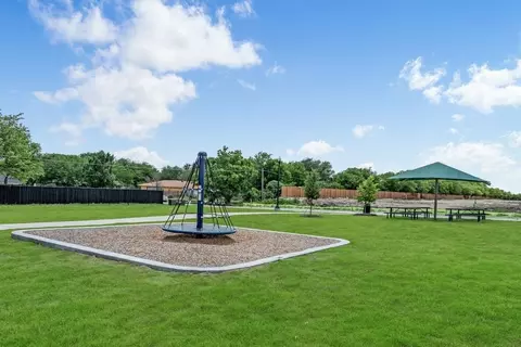 View/Area - 1940 Silverleaf Dr, Glenn Heights, TX 75154 photo 7 of 13
