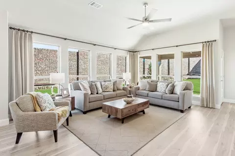 Living - 1940 Silverleaf Dr, Glenn Heights, TX 75154 photo 11 of 12