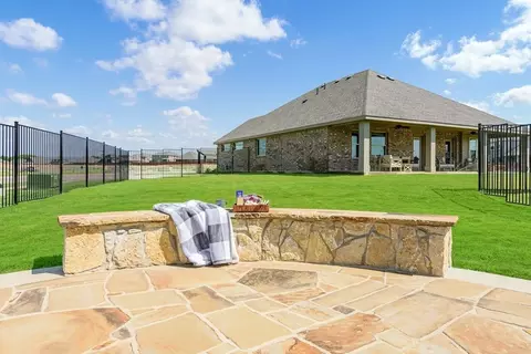 Exterior - 1940 Silverleaf Dr, Glenn Heights, TX 75154 photo 9 of 10