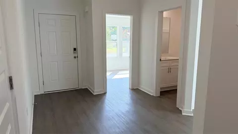 Entry Way - 504 S Cherry St, Beebe, AR 72012 photo 3 of 4