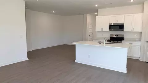 Living - 504 S Cherry St, Beebe, AR 72012 photo 3 of 7