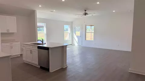 Living - 504 S Cherry St, Beebe, AR 72012 photo 2 of 7