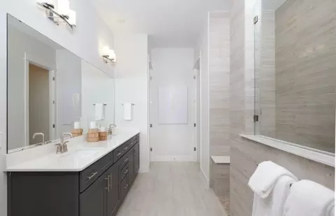 Bath - 3243 Del Webb Blvd, Aurora, IL 60503 photo 2 of 5