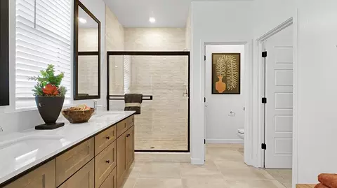 Bath - 1013 Shasta Way W, Madera, CA 93636 photo 2 of 5
