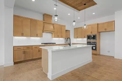 Kitchen - 2901 E Liberty Pl, Broken Arrow, OK 74014 photo 4 of 12