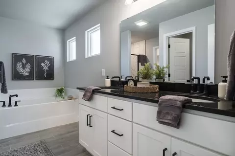 Bath - 2901 E Liberty Pl, Broken Arrow, OK 74014 photo 7 of 12