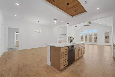 Kitchen - 2901 E Liberty Pl, Broken Arrow, OK 74014 photo 2 of 12
