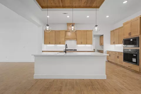 Kitchen - 2901 E Liberty Pl, Broken Arrow, OK 74014 photo 5 of 12